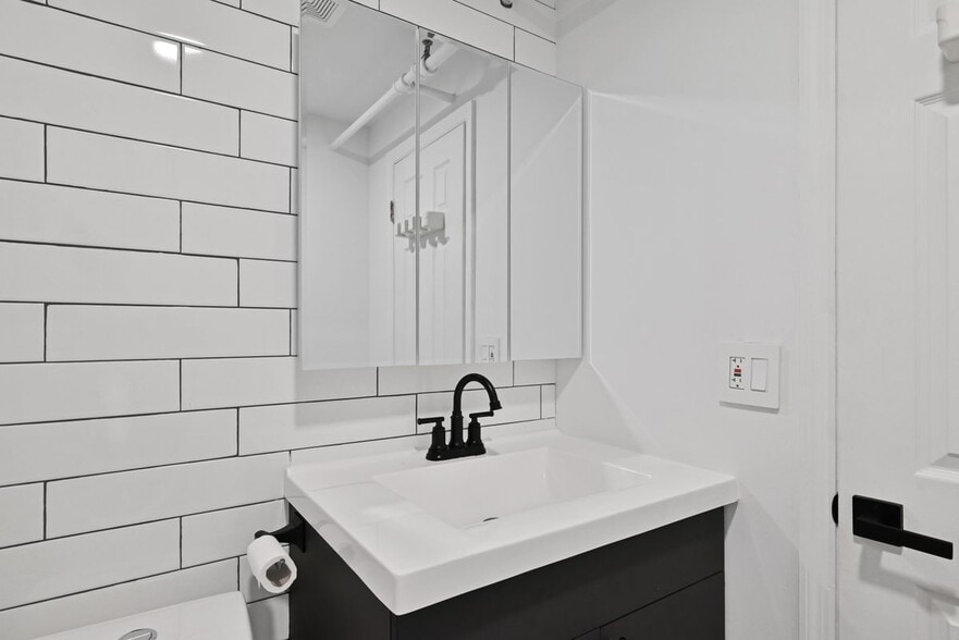 Building Photo - 384 Trenton Ave