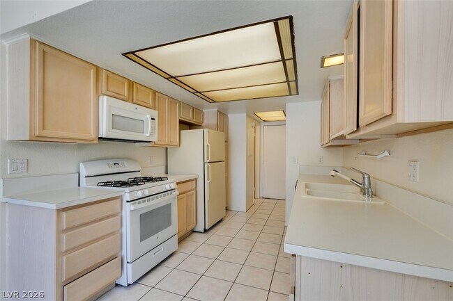 Building Photo - 2127 Pine Breeze Ln