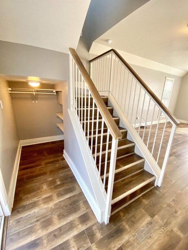 Building Photo - 955 5th St