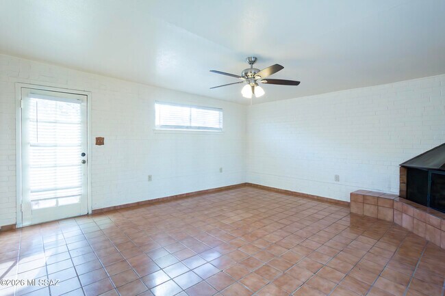 Building Photo - 535 N Cimarron St