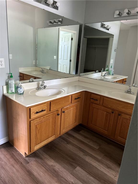 Building Photo - 2010 S Elm St