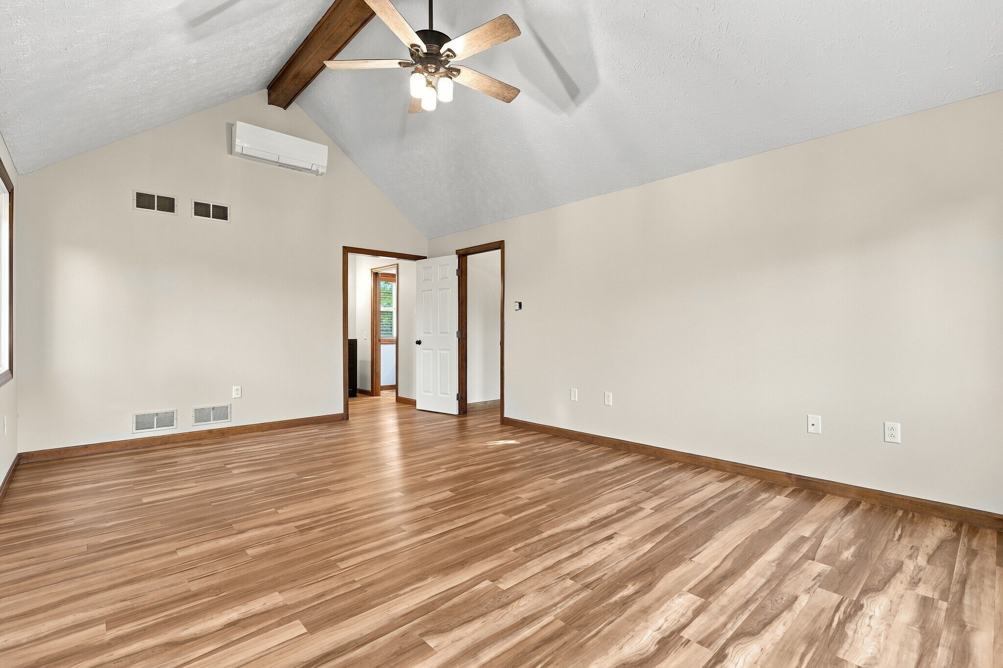 Larger Master Bedroom - 134 Heldon Dr