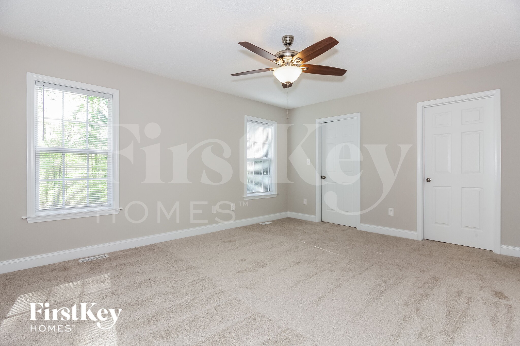 Building Photo - 5327 Oaktree Dr