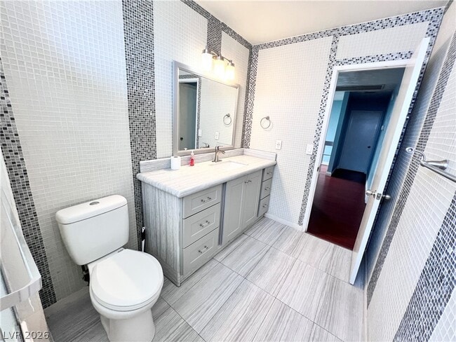Building Photo - 5009 Mesa View Dr