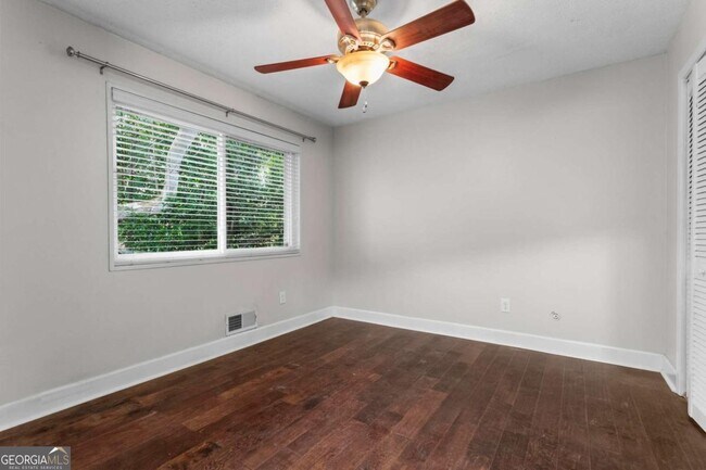 Building Photo - 120 Biscayne Dr NW