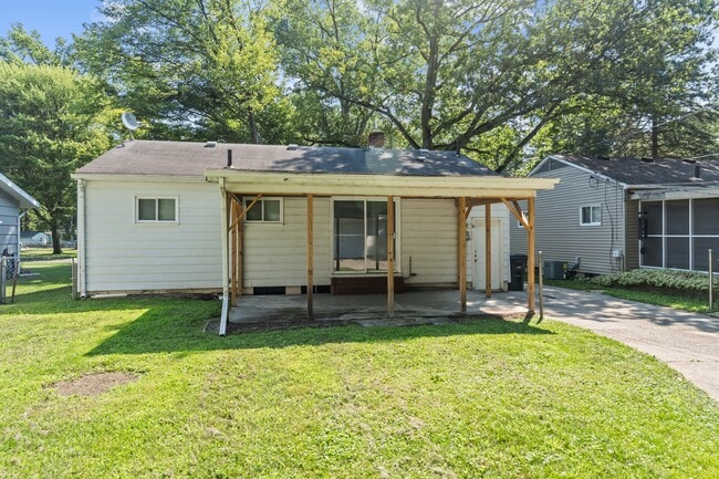 Building Photo - 5323 Winona Dr