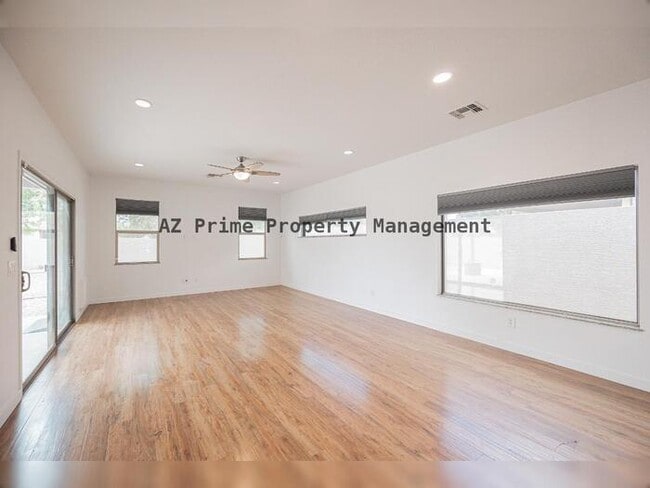 Building Photo - 7111 S 21st Dr