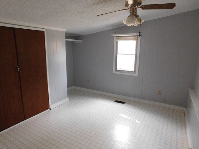 Building Photo - 113 Buck St