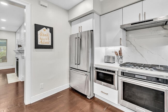 Building Photo - 746 NE 16th Terrace