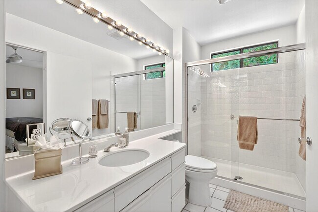 Building Photo - 55105 Oak-Hill