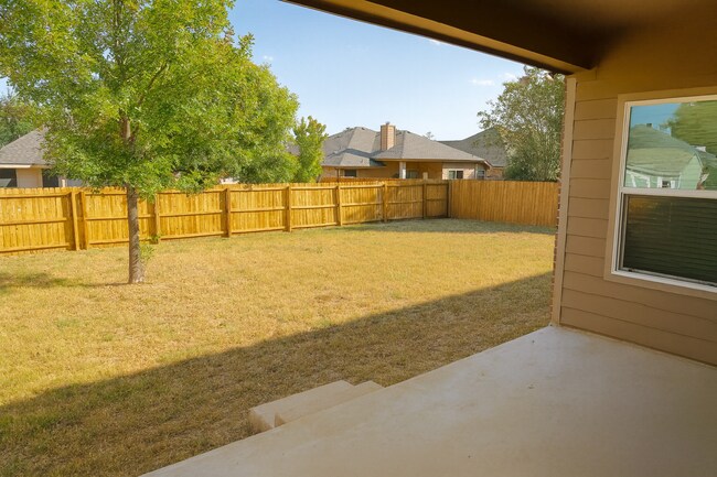 Building Photo - 219 Chering Dr