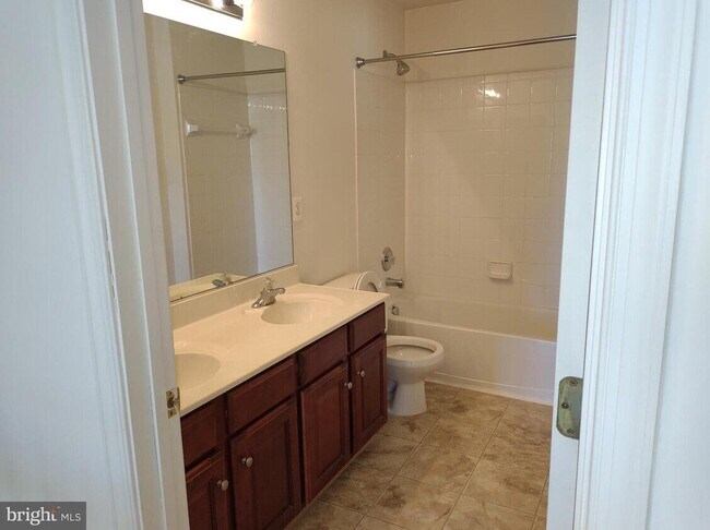 Building Photo - 15200 Chula Pl