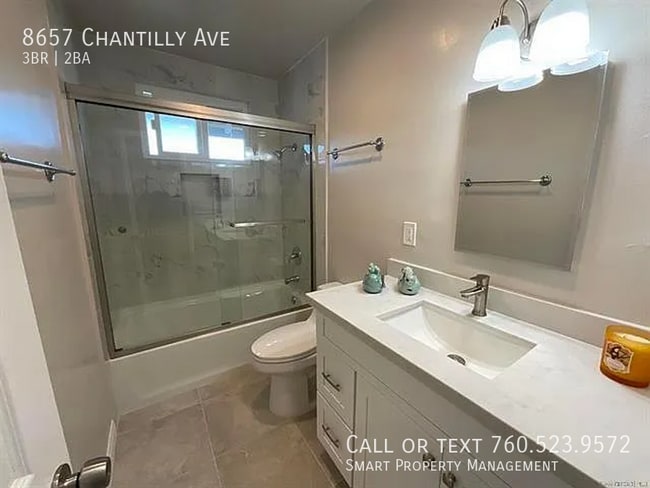 Building Photo - 8657 Chantilly Ave