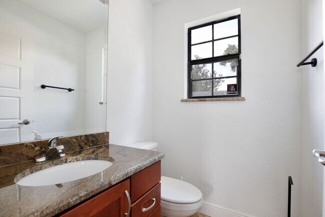 Building Photo - Lovely 3/2.5 Spacious Home with a Large Ba...