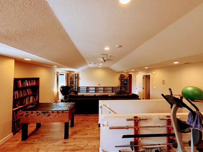 Family room - 1768 S Dogwood St