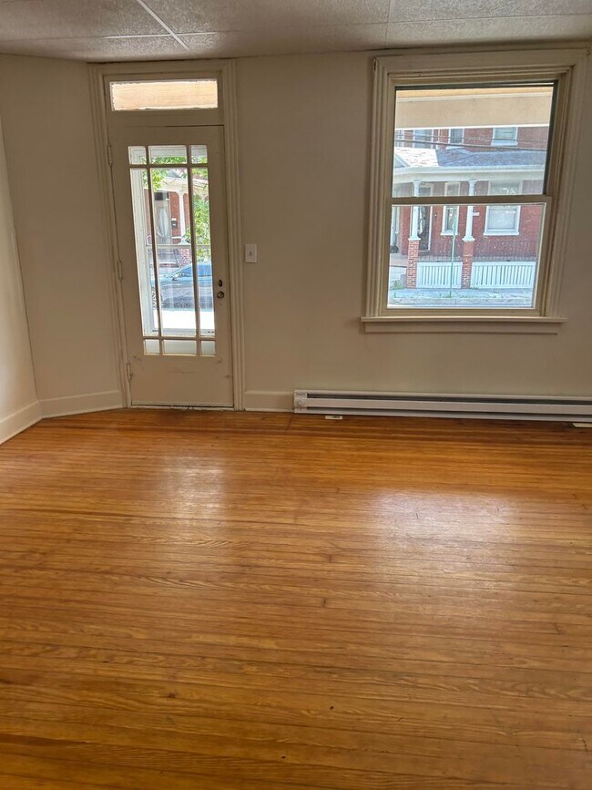 Building Photo - 214 S Catherine St