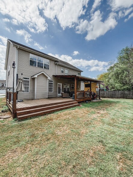 Building Photo - 2440 Waterhaven Dr