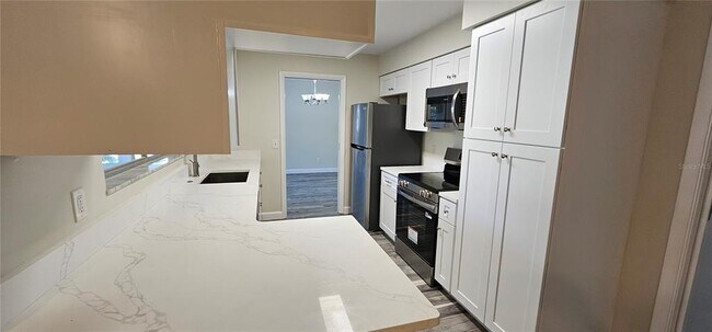 Building Photo - 1329 Fairfield Dr