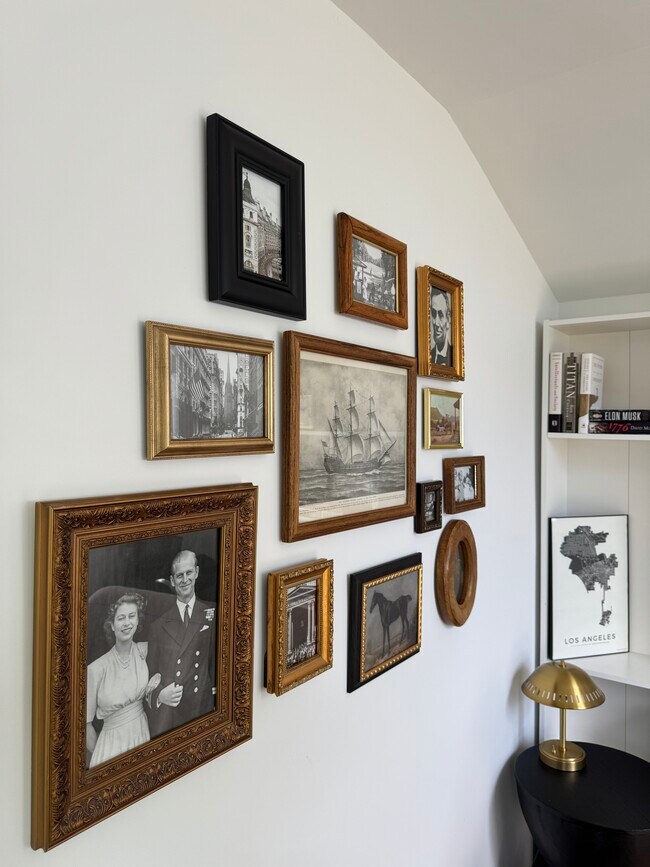 Building Photo - 2510 Santiago St