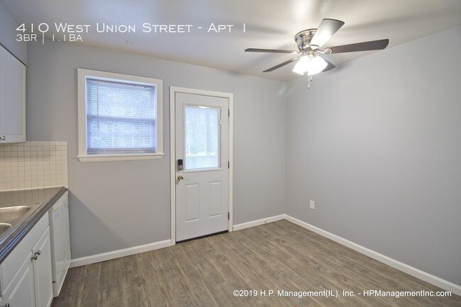 Building Photo - Woodcrest Three Bedroom First Floor