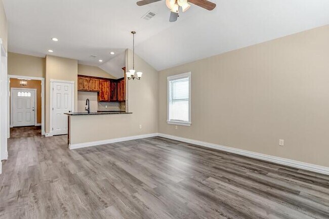Building Photo - 244 Cottonwood St