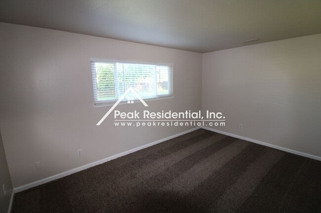 Building Photo - Beautifully Renovated 3bd Citrus Heights Home with Large Yard