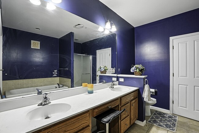 Building Photo - 17 Violet Ln