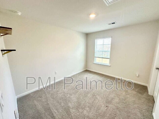 Building Photo - 412 Delahays Rd