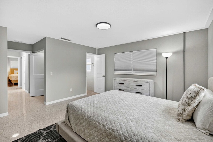 Building Photo - 349 Avenida Madera
