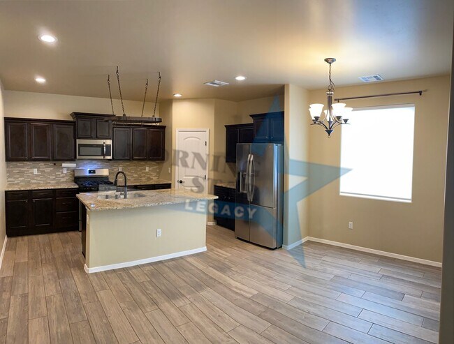 Building Photo - Beautiful 4 bed, 2 bath house move in ready! *military discount offered!