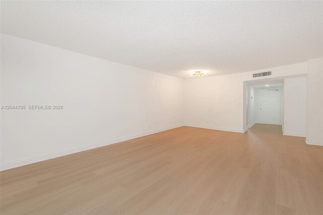 Building Photo - 445 NE 195th St