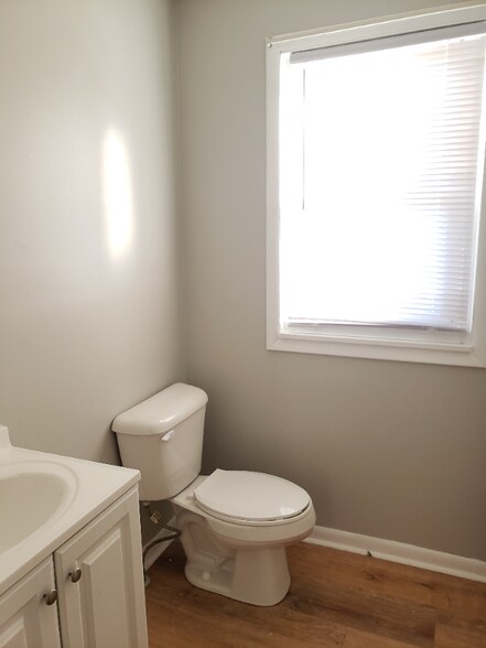 Building Photo - 701 Hillside Ave