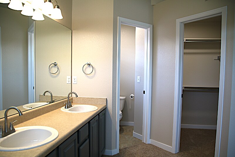 Building Photo - 2651 Sunstone Dr