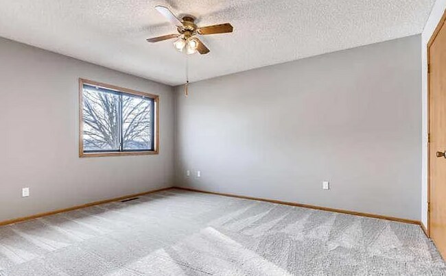 Primary bedroom - 5505 Orleans Ln N