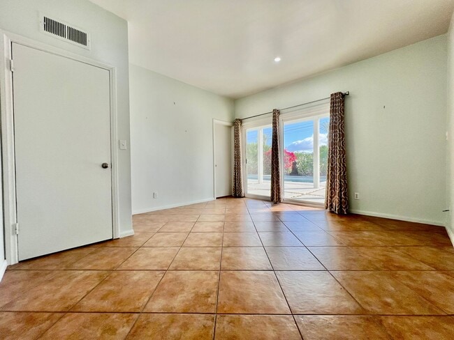 Building Photo - AVAILABLE NOW! 3 Bedroom 2 Bathroom POOL HOME in Palm Springs !