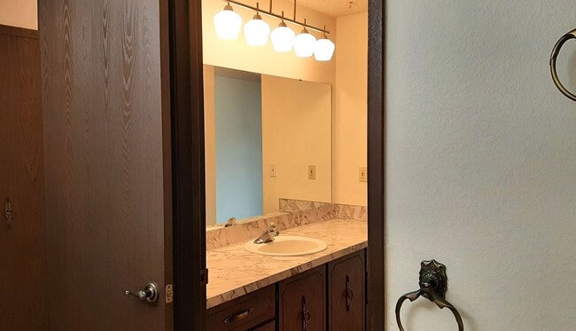 Building Photo - University Place Gem! 2 bedroom with Fireplace!