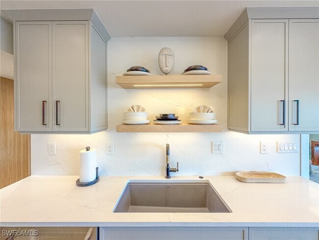 Building Photo - 3430 Gulf Shore Blvd N