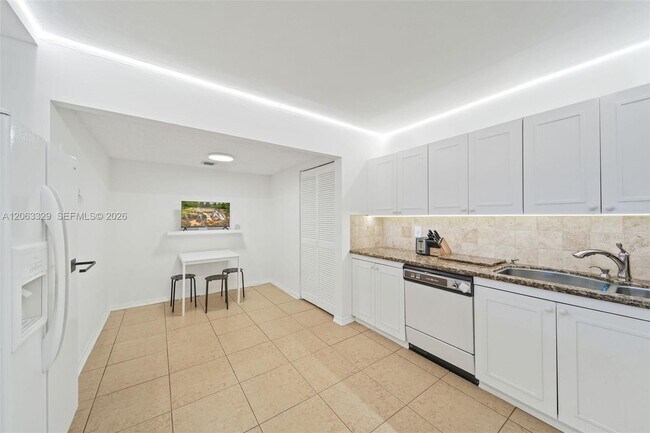 Building Photo - 2500 Parkview Dr