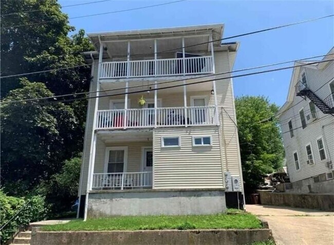Building Photo - 37 Richelieu St