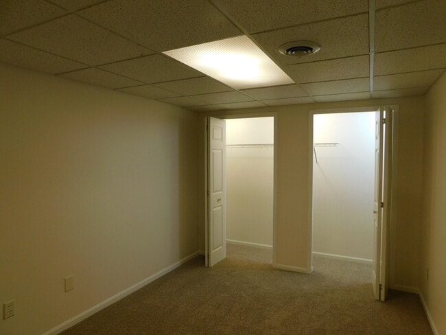 Building Photo - 490 Liberty Pointe Dr