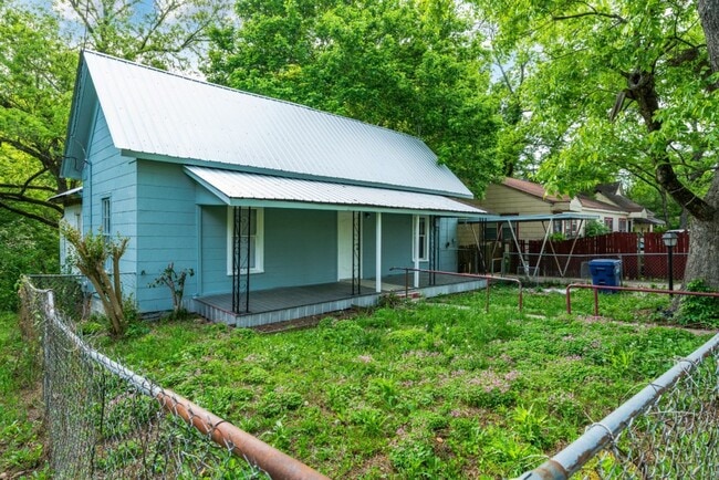 Building Photo - Move-In Ready House for Rent in Talladega!...