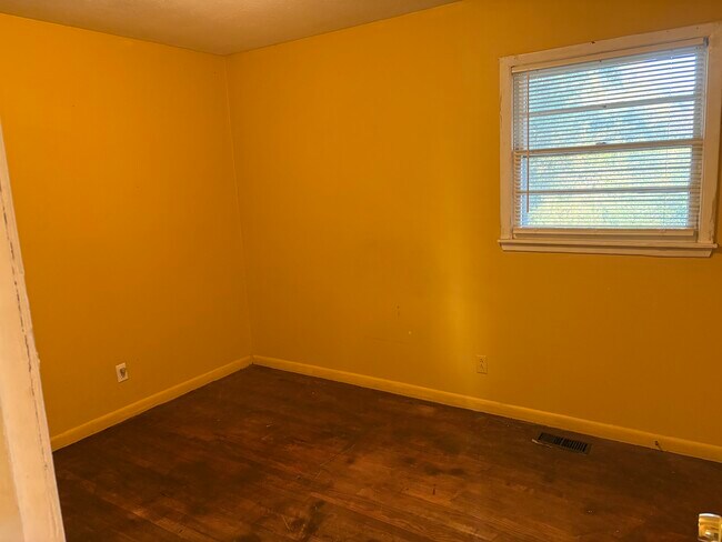 Building Photo - 125 Nelson Ave