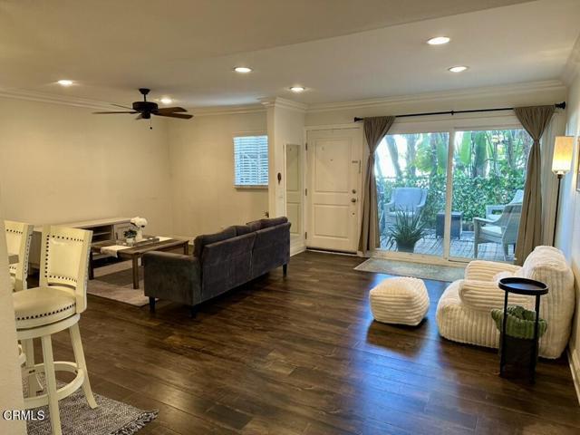 Building Photo - 355 N Maple St