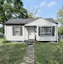 Building Photo - 1002 W Pierson Rd