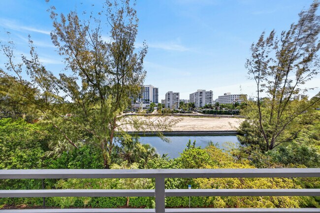 Building Photo - 1044 NE 18th Ave