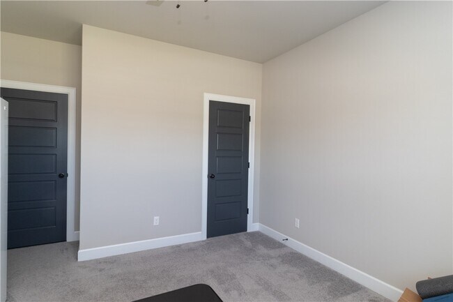Building Photo - 1137 Laux Ln