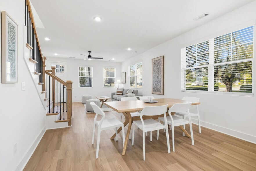 Building Photo - 1337 Van Buren Ave