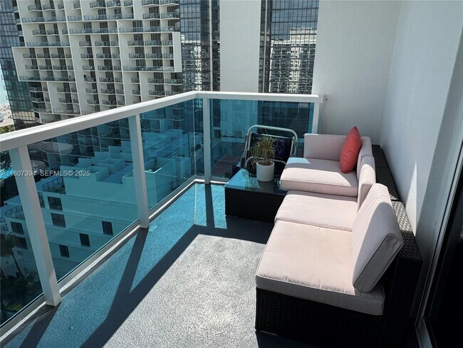 Building Photo - 2301 Collins Ave