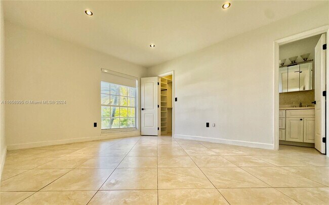 Building Photo - Northeast 18th Court, Miami, FL 33179 - 4 BR 2 BA house