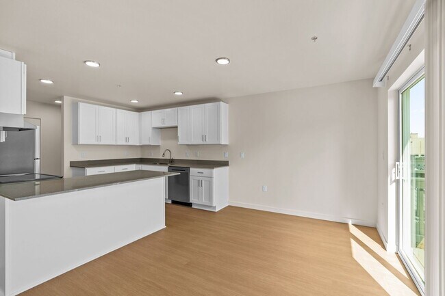 Building Photo - 2901 SE Salem Ave